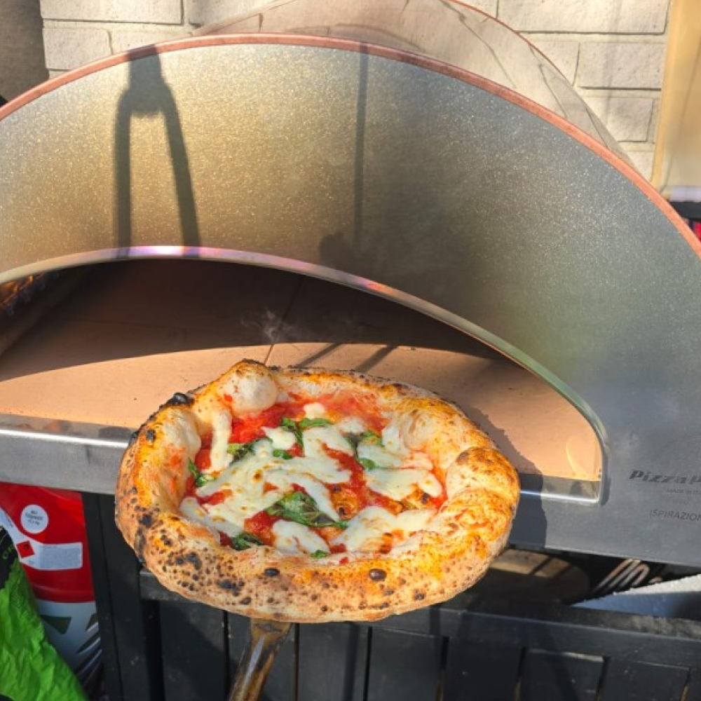 Pizza Party® Ispirazione φούρνος πίτσας υγραερίου για 4 πίτσες — πέτρα Saputo Biscotto